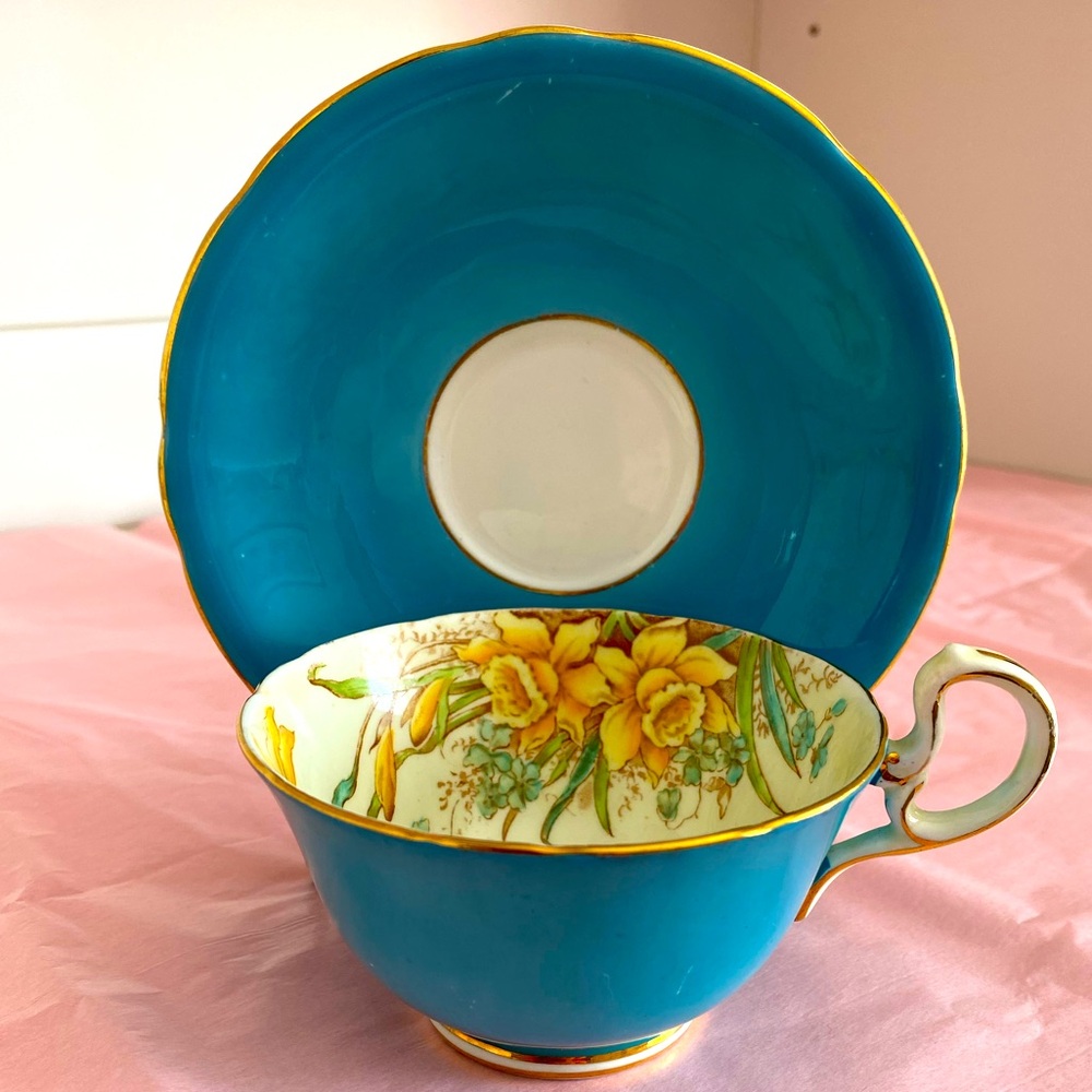 Aynsley Bone China Teacup and Saucer in Teal Blue with Yellow Daffodils